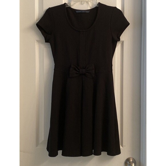 Zara Basic Black Fit and Flare Dress Sz Medium Crew Neck Front Bow Short Sleeve - Picture 1 of 7